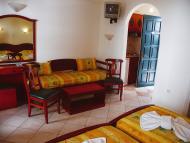 Appartementen Pyrgos Beach Foto 2